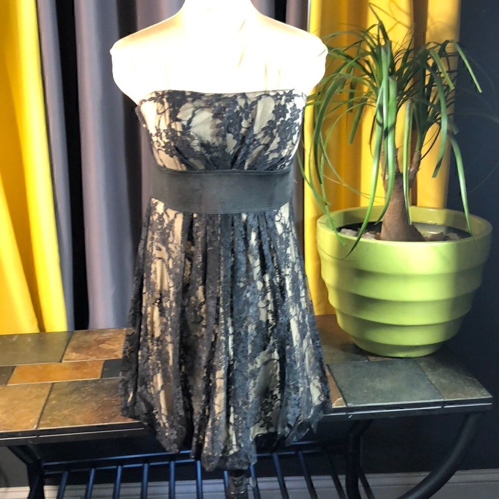 Speechless Stretchy Strapless Lace over beige poly liner dress size small